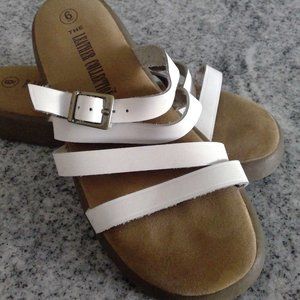 The Leather Collection Women's Size 6 White Leather Strappy Sandals